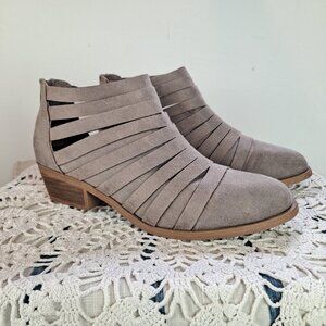 Carlos Santana Bryna Strappy Booties Size 8